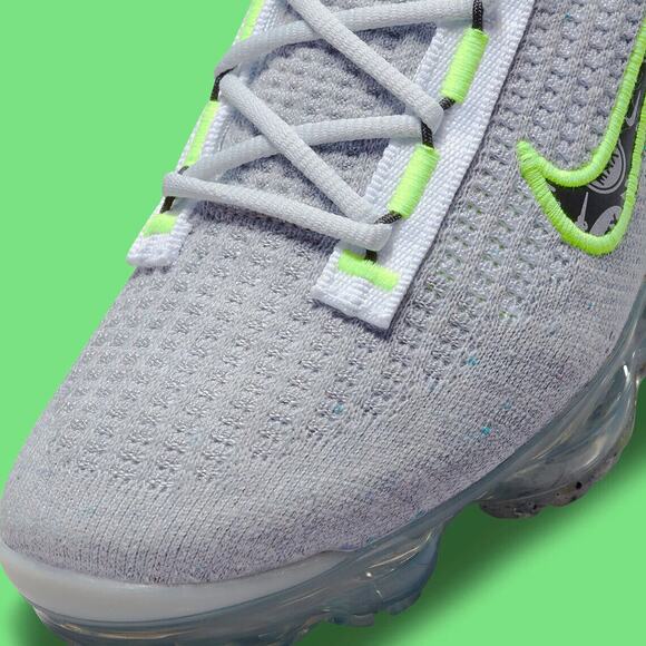 Nike Air Vapormax 2021 Flyknit GS Running Shoes DB1550 005 - SIZE 4.5Y = 6 WOMEN - Picture 10 of 10